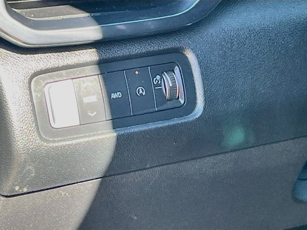 Used 2025 GMC Acadia AT4 AWD/4WD image 10
