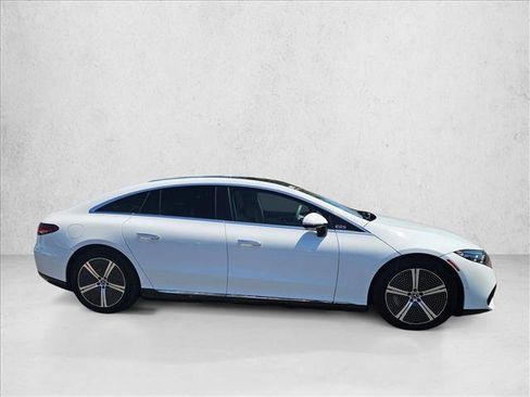 Used 2022 Mercedes-Benz EQS 450+ Sedan image 4
