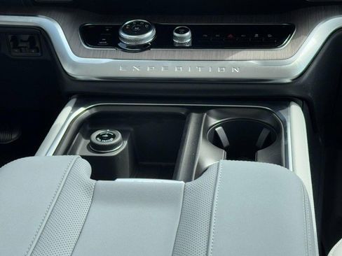 New 2026 Ford Expedition Max Platinum image 10