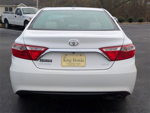 Used 2015 Toyota Camry image 7