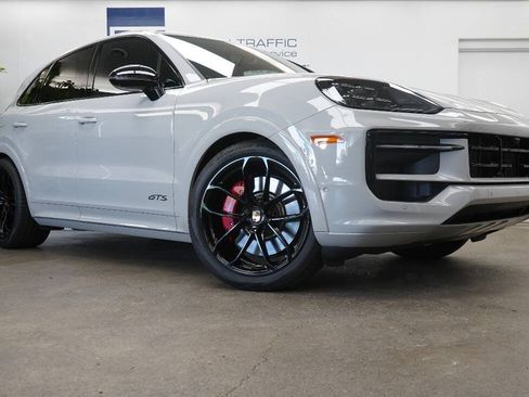Used 2025 Porsche Cayenne GTS AWD/4WD image 34