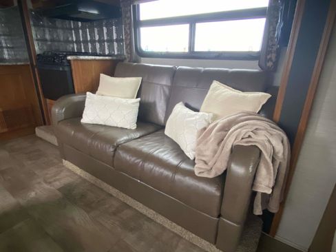 Used 2016 Ford E-450 and Econoline 450 Super Duty w/ Motorhome Prep Package image 9