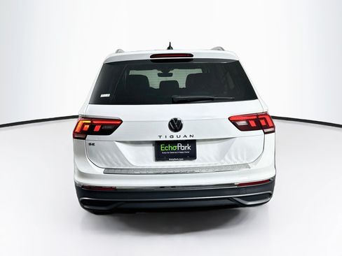 Used 2024 Volkswagen Tiguan SE w/ Panoramic Sunroof Package FWD image 7