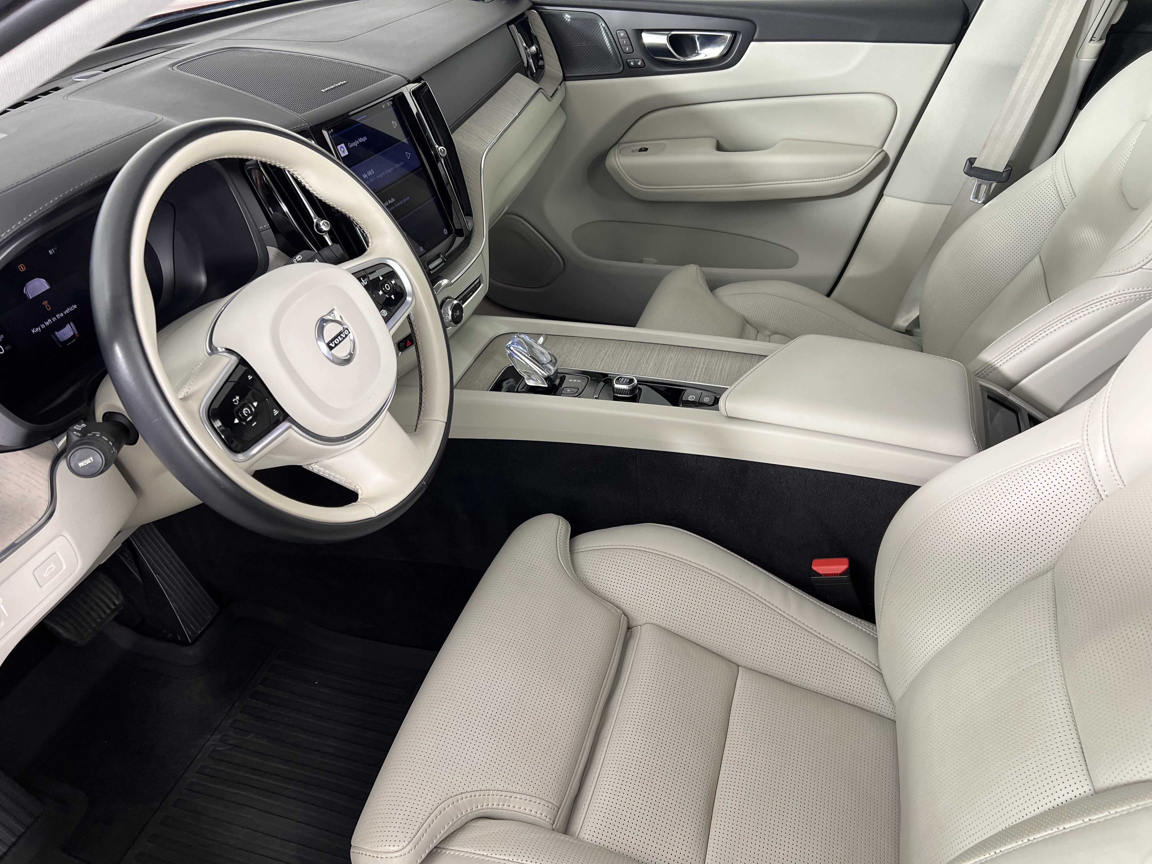 Used 2022 Volvo XC60 B5 Inscription w/ Advanced Package AWD/4WD image 4