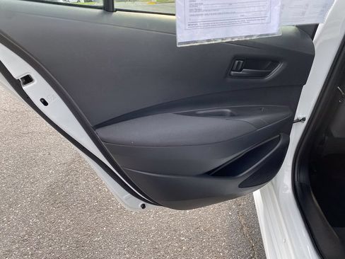 Used 2025 Toyota Corolla LE FWD image 36