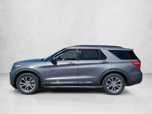 Used 2021 Ford Explorer XLT w/ Equipment Group 202A RWD image 5