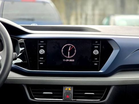 Used 2024 Volkswagen Taos SE image 18