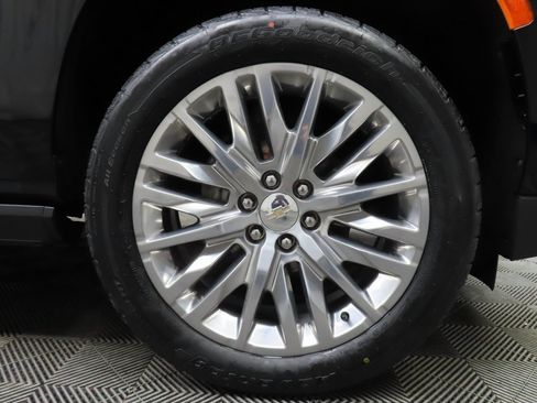 Used 2024 Chevrolet Suburban High Country image 8