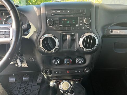 Used 2012 Jeep Wrangler Sahara image 23