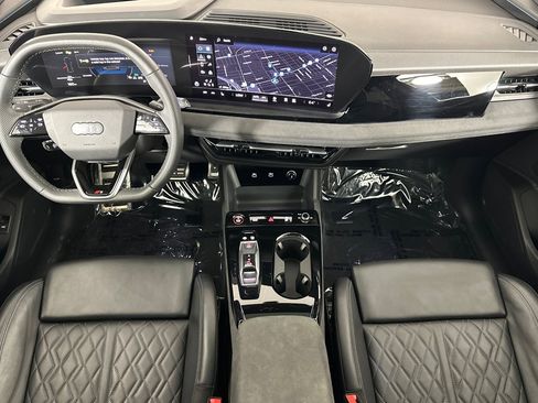 Used 2025 Audi SQ6 e-tron Premium Plus w/ Premium Plus image 12