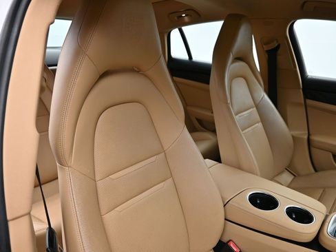 Used 2019 Porsche Panamera image 12