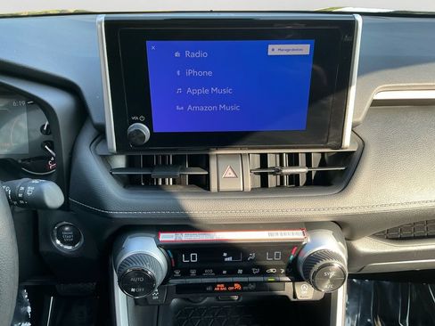 Used 2025 Toyota RAV4 XLE AWD/4WD image 17