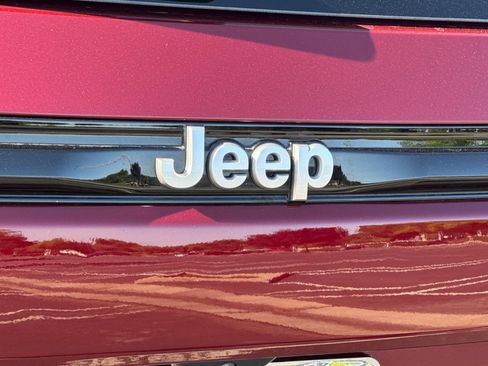Used 2025 Jeep Grand Cherokee Laredo X w/ Luxury Tech Group I RWD image 49