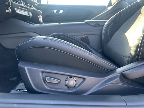Used 2025 Ford Mustang Coupe image 22