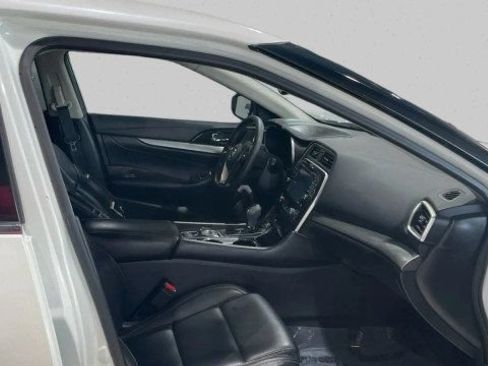 Used 2016 Nissan Maxima 3.5 SV FWD image 19