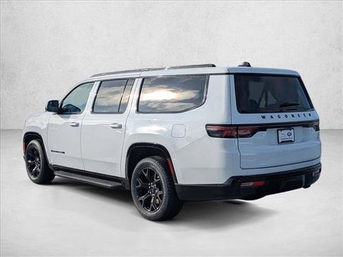 Used 2024 Jeep Wagoneer L Series II image 8