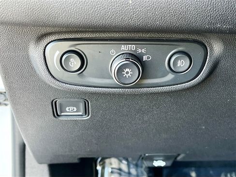 Used 2024 GMC Terrain SLT image 9