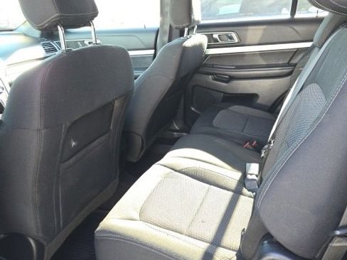Used 2017 Ford Explorer XLT image 22