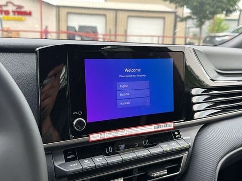 New 2026 Toyota Camry Hybrid FWD image 25