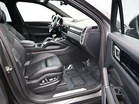Used 2019 Porsche Cayenne image 28