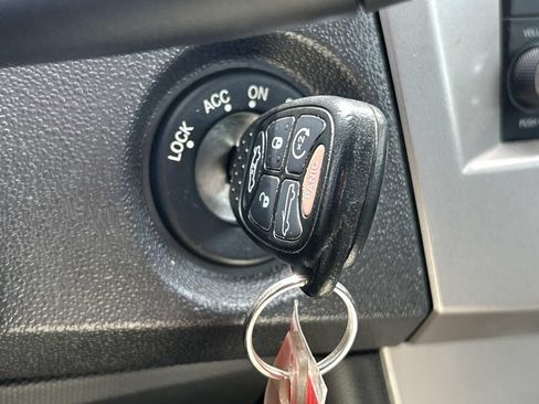 Used 2009 Chrysler Sebring Limited FWD image 25