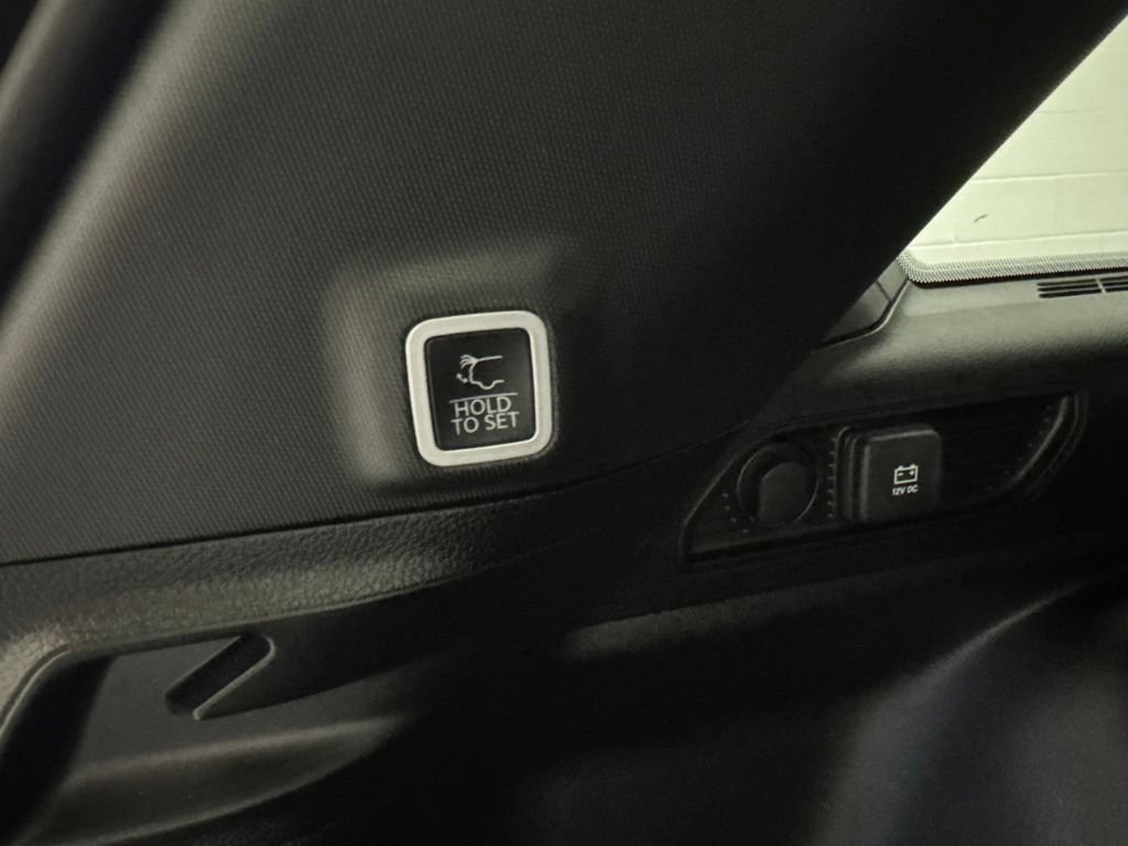Used 2024 Jeep Grand Cherokee Limited AWD/4WD image 7