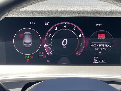 Used 2026 Volkswagen Tiguan SE w/ Panoramic Sunroof Package FWD image 17