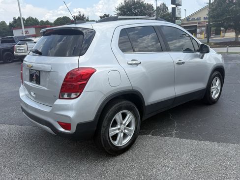 Used 2017 Chevrolet Trax LT w/ LT Convenience Package FWD image 8