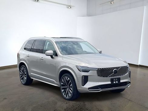 Used 2025 Volvo XC90 B5 Ultra AWD/4WD image 3
