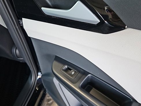 New 2026 Volkswagen Taos S image 16