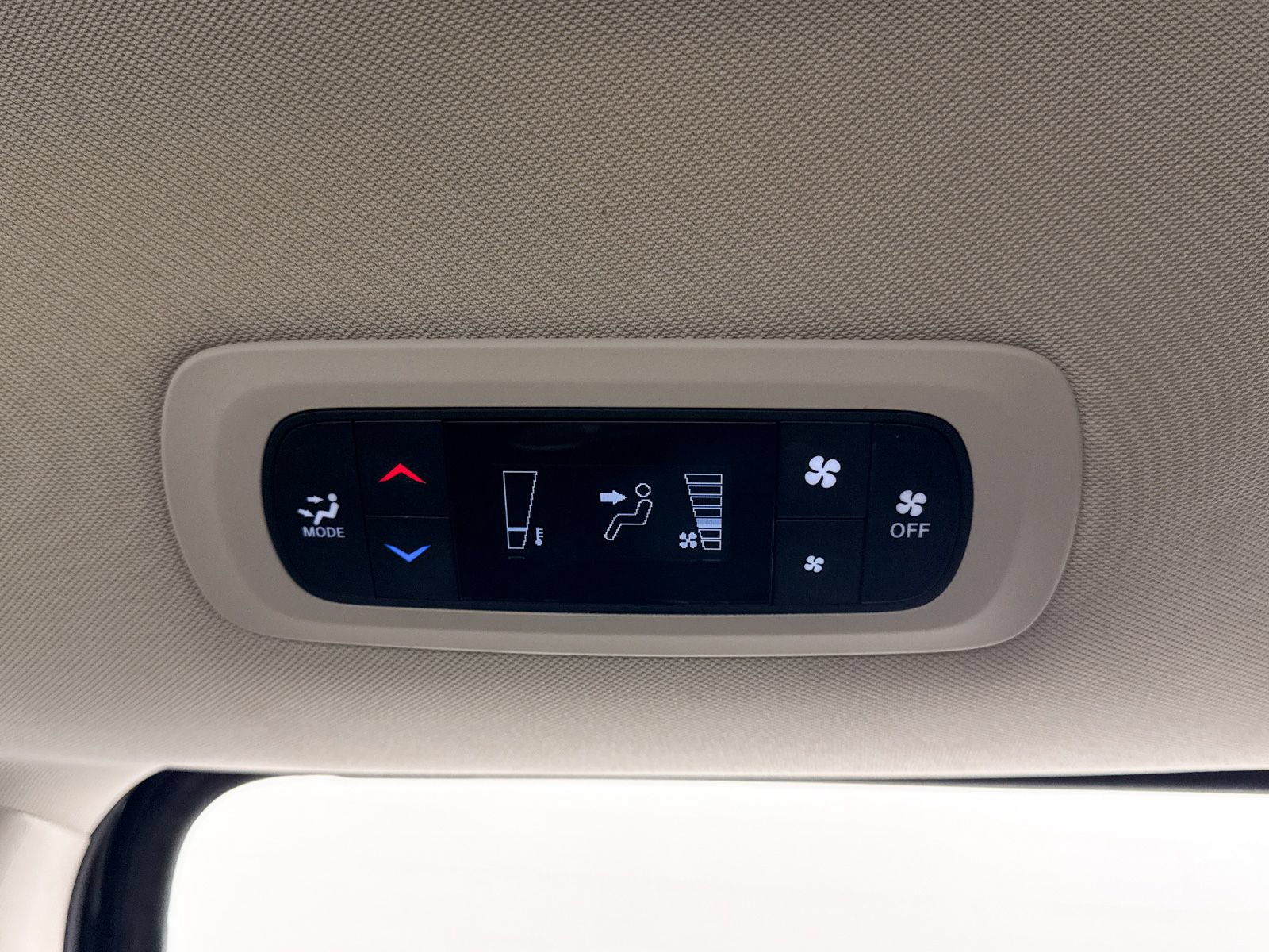 Used 2023 Chrysler Voyager LX FWD image 29