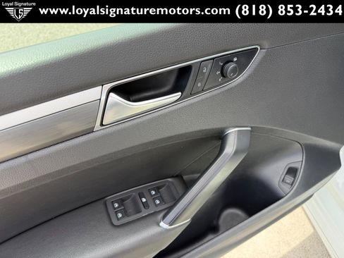 Used 2018 Volkswagen Passat 2.0T R-Line w/ R-Line Lighting Package FWD image 18