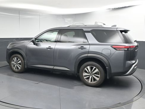 Certified 2025 Nissan Pathfinder SL image 6