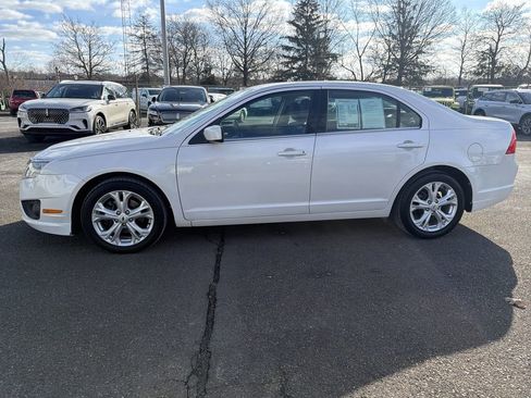 Used 2010 Ford Fusion SE image 2