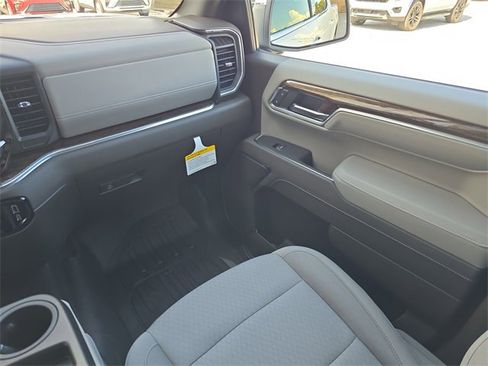 New 2026 GMC Sierra 1500 SLE w/ Preferred Package image 16