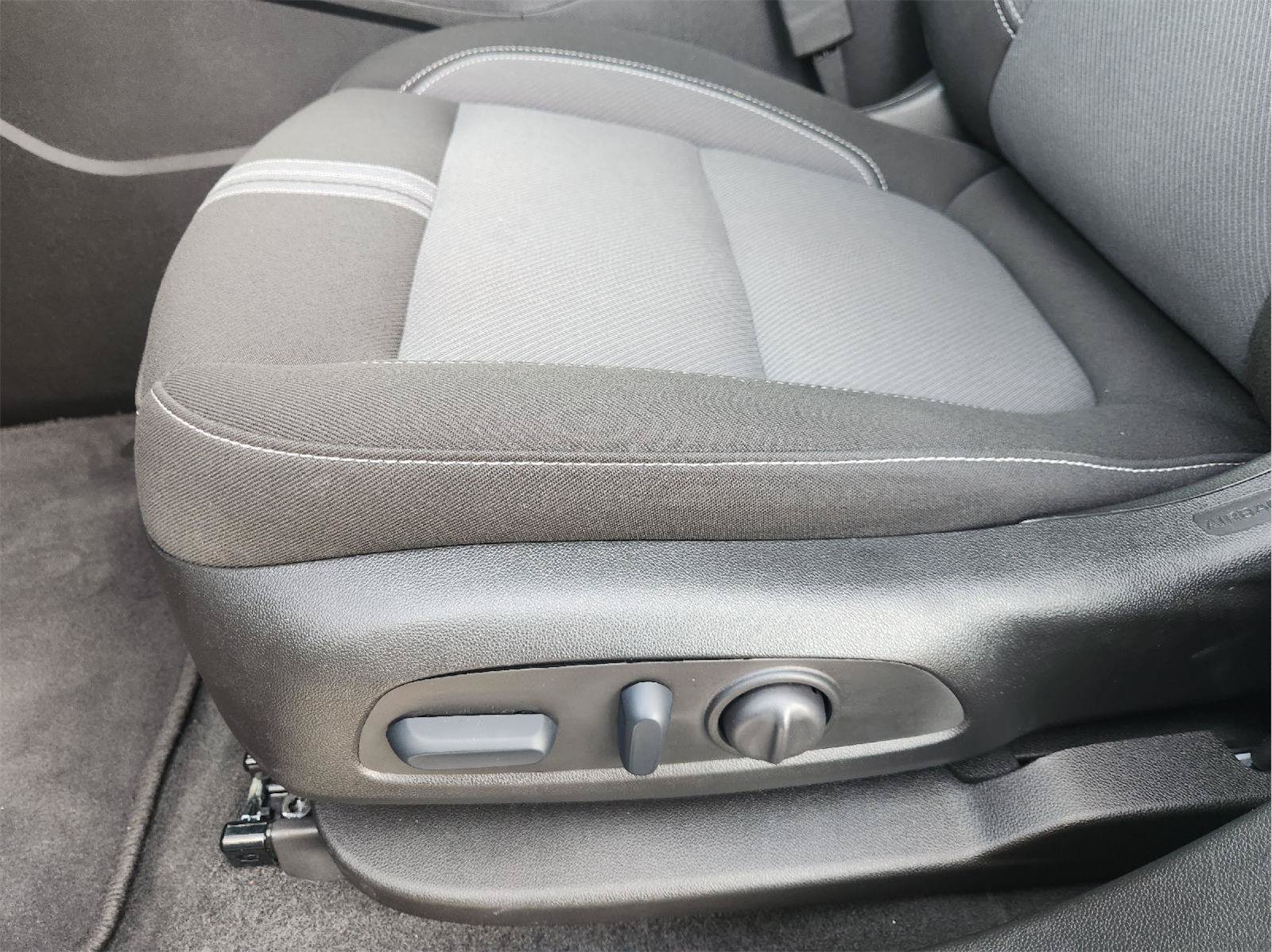 Used 2026 Chevrolet Blazer LT FWD image 24