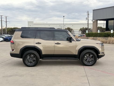 Used 2025 Lexus GX 550 image 8