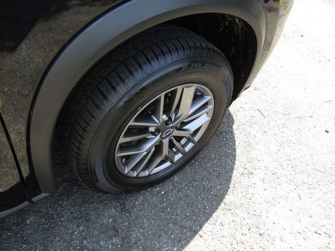 Used 2024 Nissan Rogue S AWD/4WD image 33