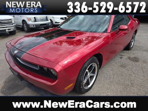 Used 2010 Dodge Challenger SE RWD image 1