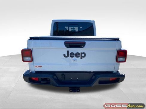 Certified 2025 Jeep Gladiator Sport AWD/4WD image 4