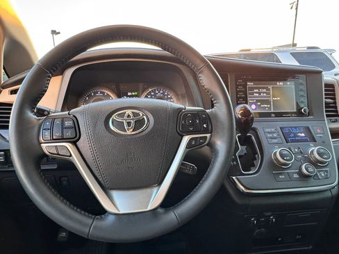 Used 2019 Toyota Sienna Limited Premium image 14
