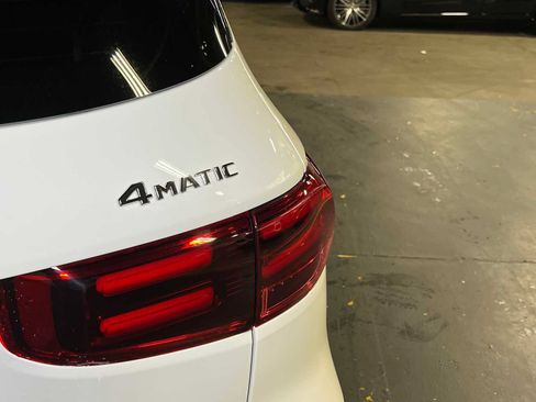 Used 2025 Mercedes-Benz GLB 250 4MATIC image 17