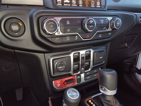 Used 2022 Jeep Gladiator Mojave w/ Trailer Tow Package image 17