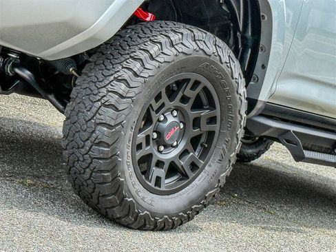 Used 2018 Toyota 4Runner TRD Off-Road Premium AWD/4WD image 5