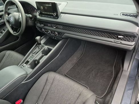 Used 2025 Honda Accord SE image 31