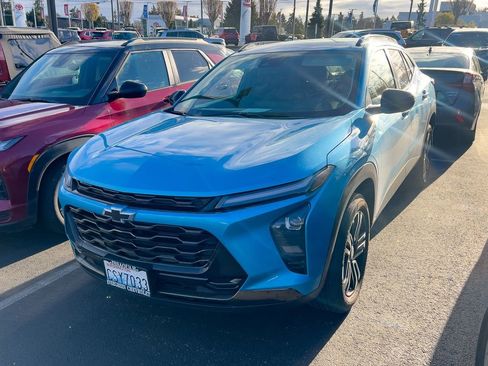 Used 2025 Chevrolet Trax ACTIV w/ Driver Confidence Package image 3