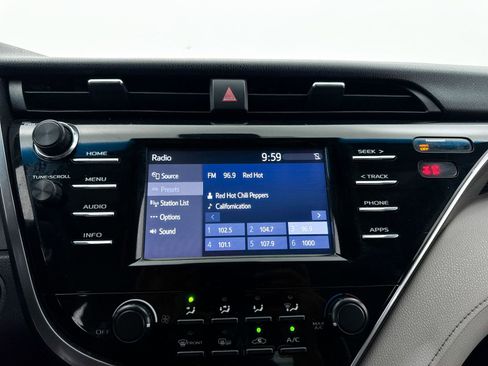 Used 2018 Toyota Camry LE w/ Convenience Package image 4