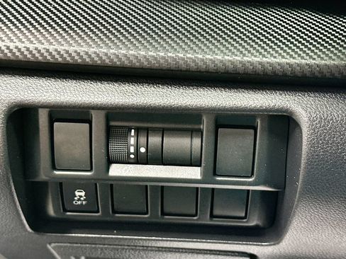 Used 2018 Subaru Crosstrek 2.0i Premium AWD/4WD image 12