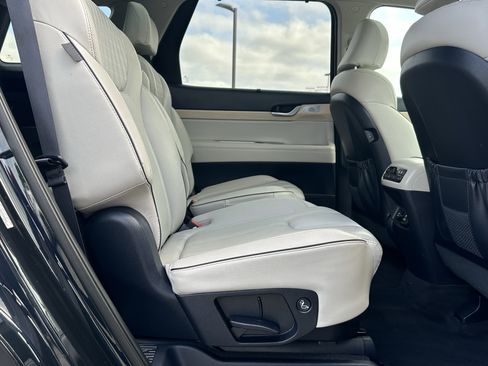 Used 2023 Hyundai Palisade Limited FWD image 17