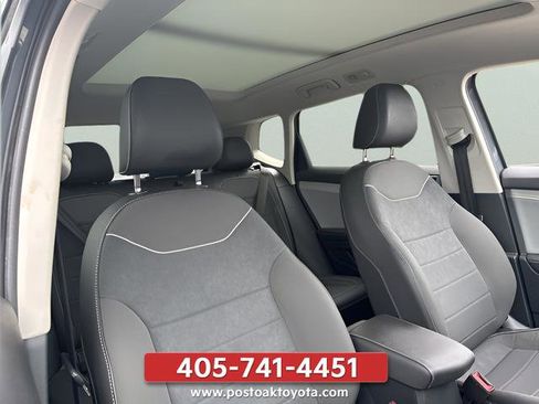 Used 2024 Volkswagen Taos SE w/ Panoramic Sunroof Package AWD/4WD image 18